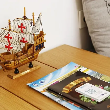 Gea - Peaceful & Quiet - Queen Bed, Modern, Parking Apartament