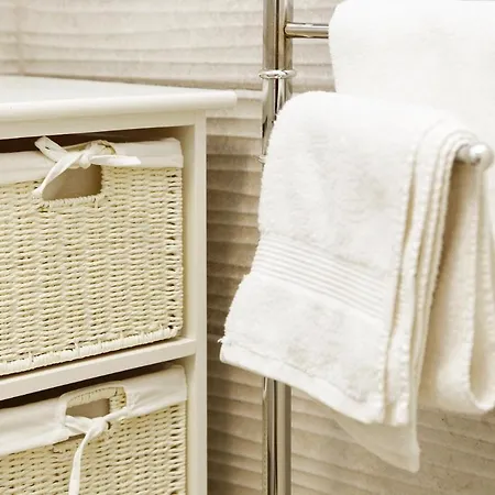 Gea - Peaceful & Quiet - Queen Bed, Modern, Parking