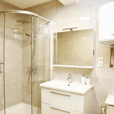 Gea - Peaceful & Quiet - Queen Bed, Modern, Parking * Nin