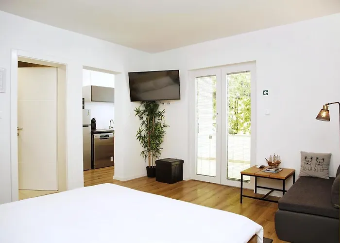 Gea - Peaceful & Quiet - Queen Bed, Modern, Parking Apartament Nin