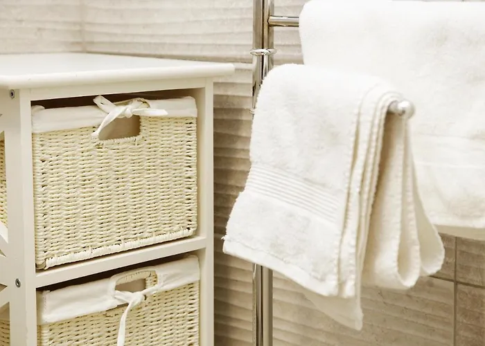 Gea - Peaceful & Quiet - Queen Bed, Modern, Parking