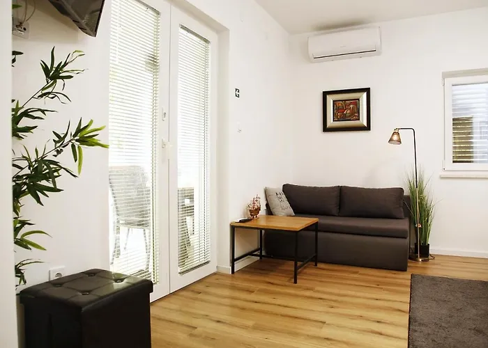 Gea - Peaceful & Quiet - Queen Bed, Modern, Parking * Нин